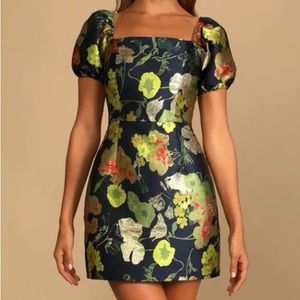 Beautiful Lulus short dress. NWT navy blue with floral pattern. Size L